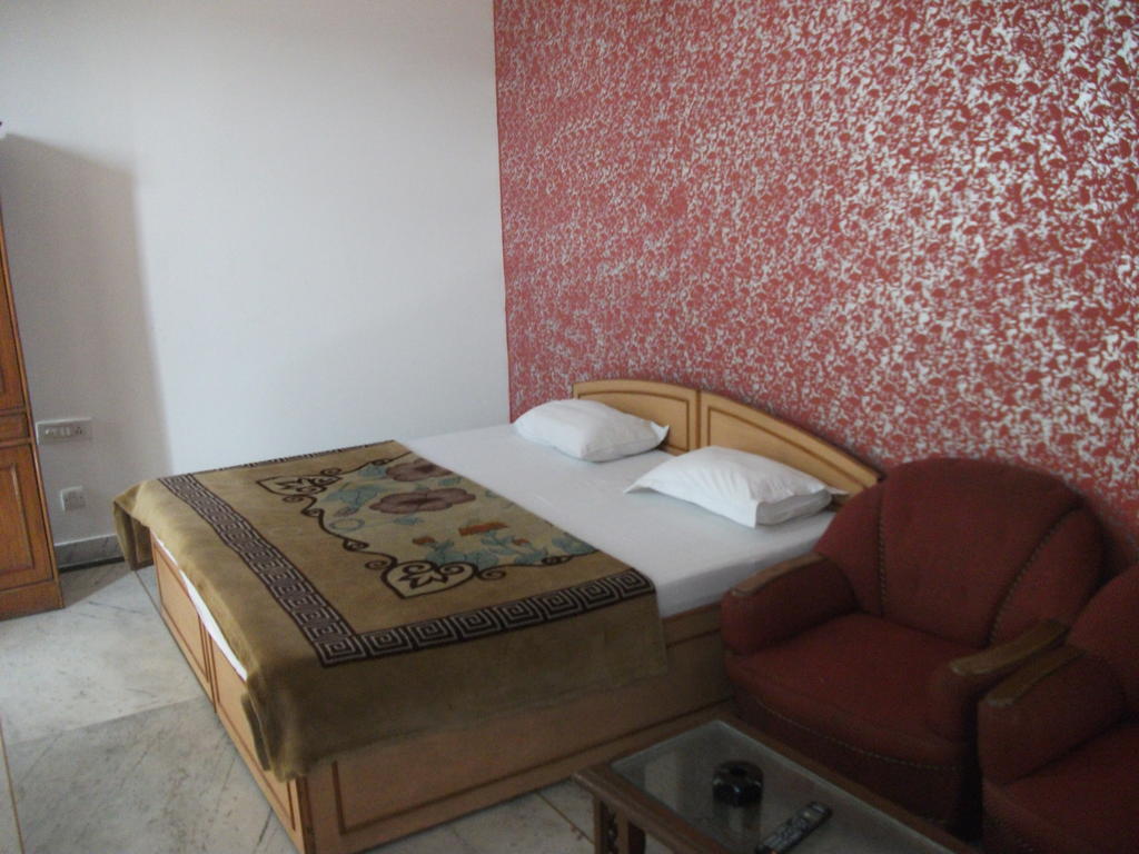 Shalimar Hotel Nova Deli Quarto foto