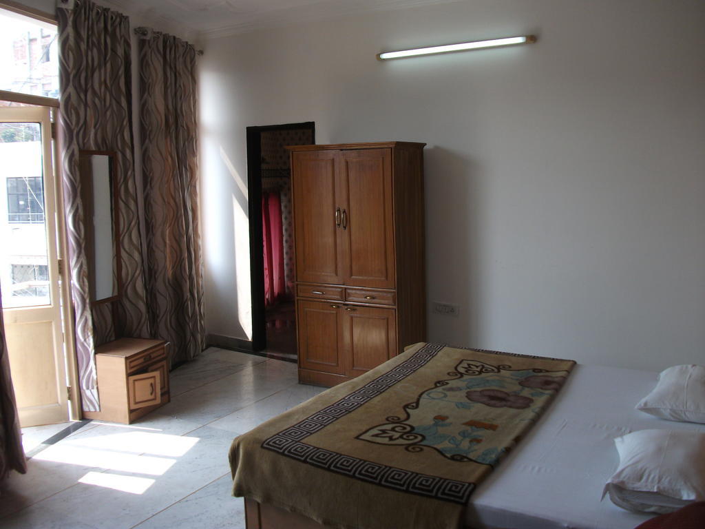 Shalimar Hotel Nova Deli Quarto foto