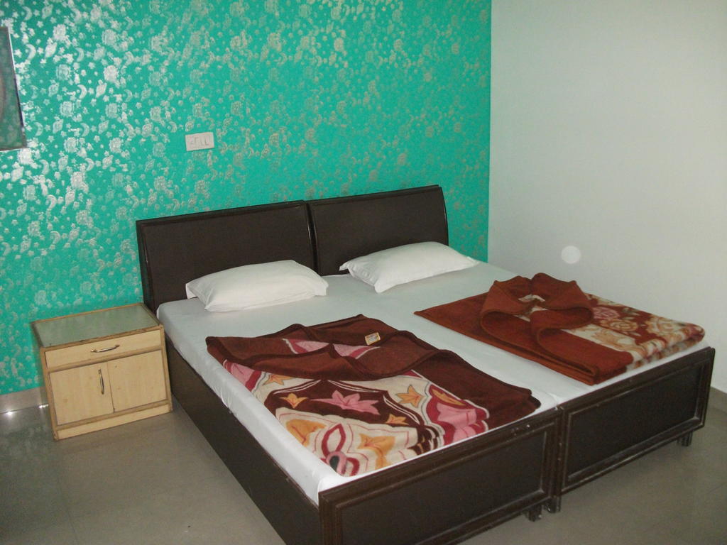 Shalimar Hotel Nova Deli Quarto foto
