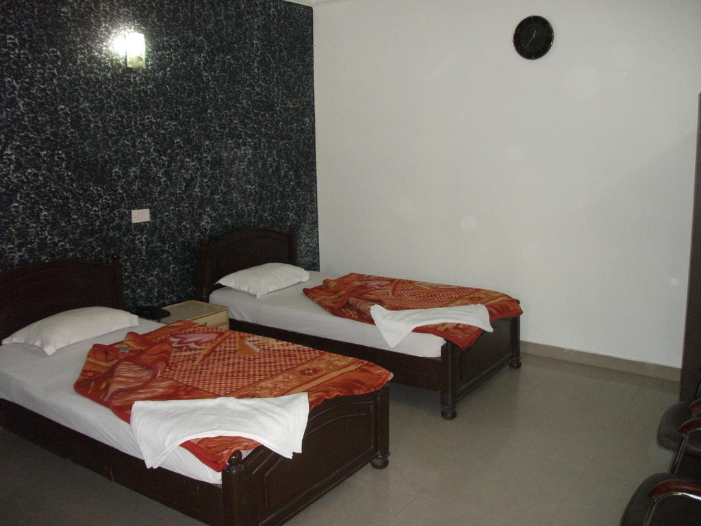Shalimar Hotel Nova Deli Quarto foto